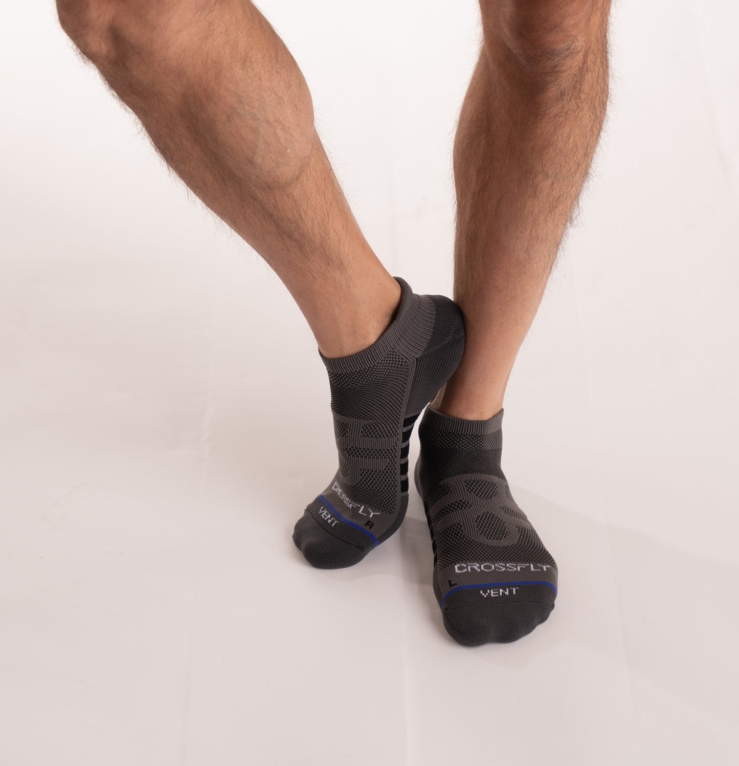 Crossfly men's Vent Low Socks in grey / black from the Performance series, featuring AirVent and AirBeams.