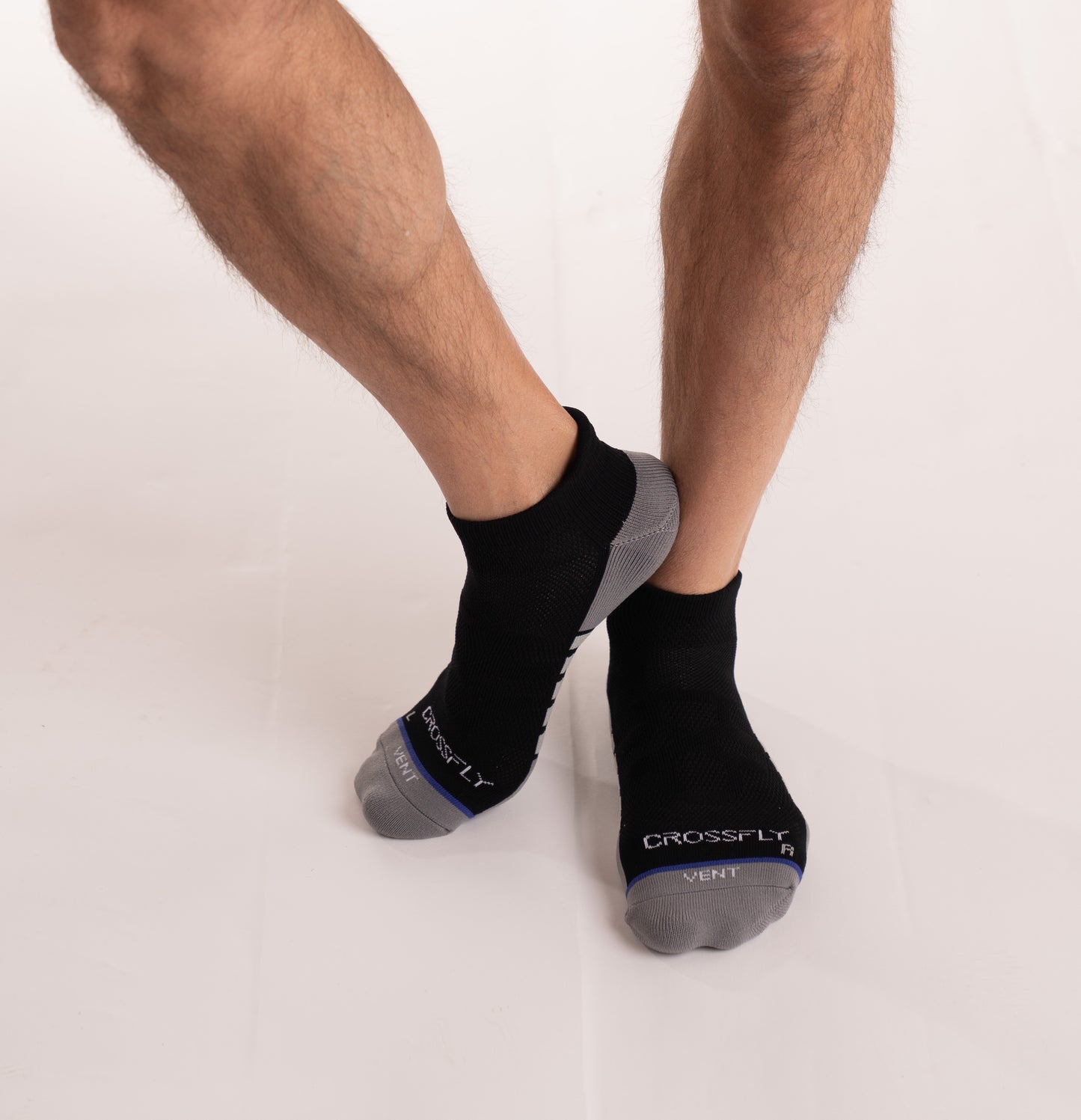 Crossfly men's Vent Low Socks in black / grey from the Performance series, featuring AirVent and AirBeams.