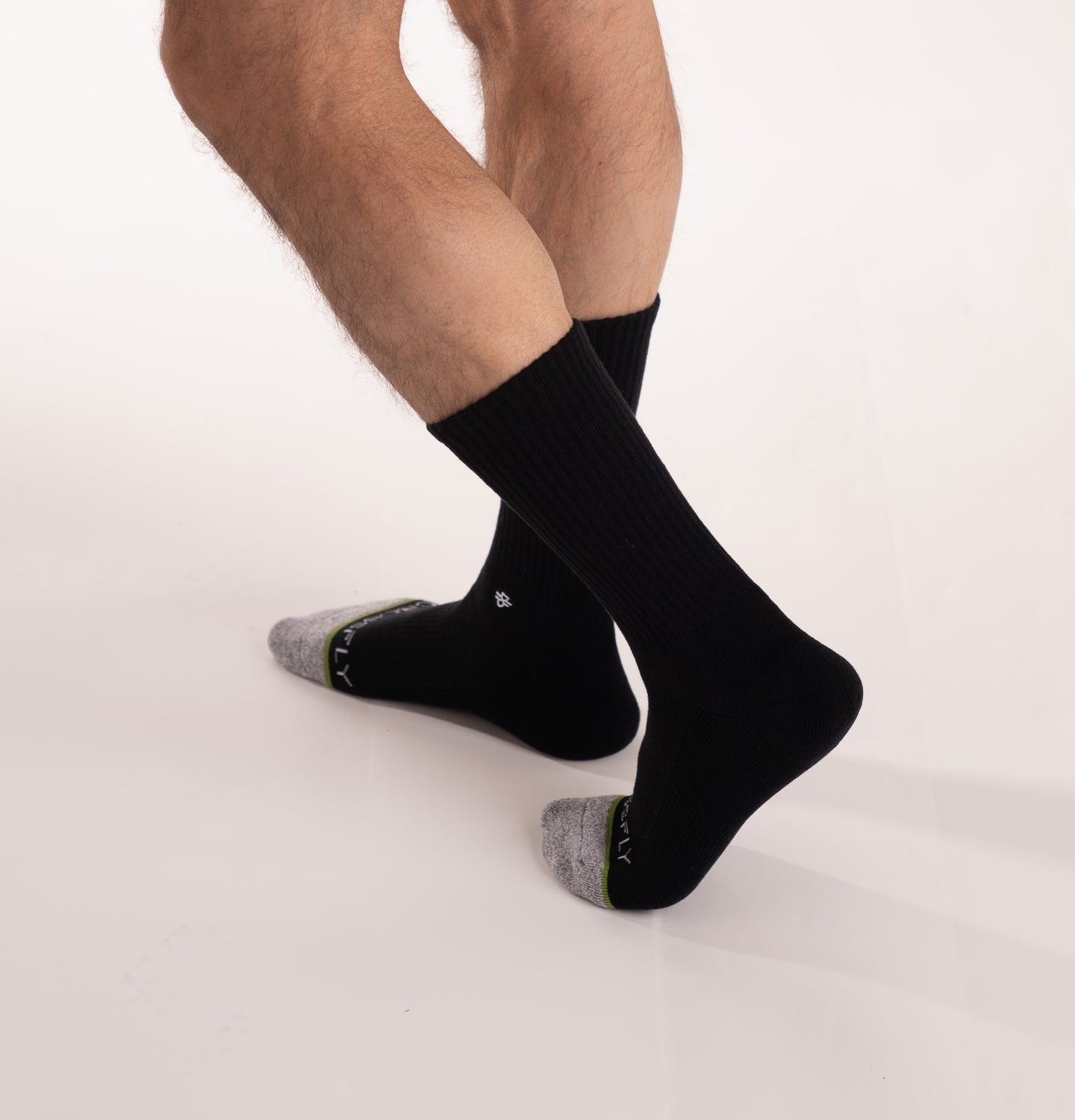 Crossfly men's Original Crew Socks in black from the Everyday series, featuring Flat Toe Seams and 360 Hold.