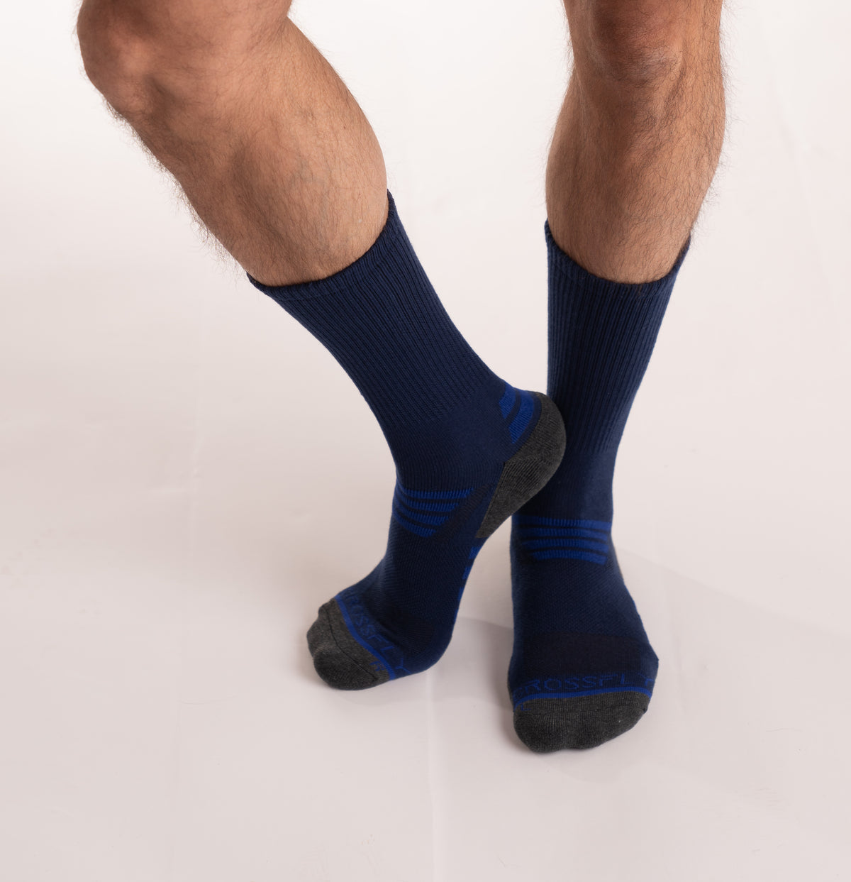 Crossfly men&#39;s Tempo Crew Socks in navy / royal from the Performance series, featuring AirBeams and 180 Hold.