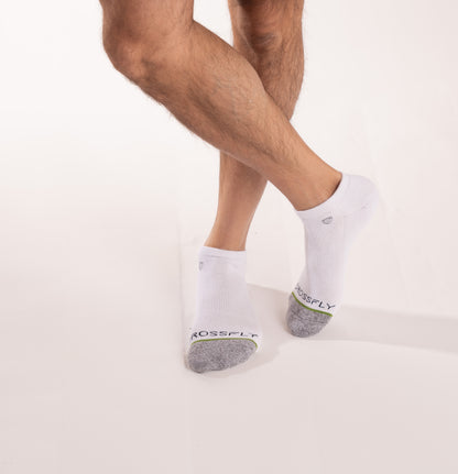 Crossfly men's Original Low Socks in white from the Everyday series, featuring Flat Toe Seams and 360 Hold.
