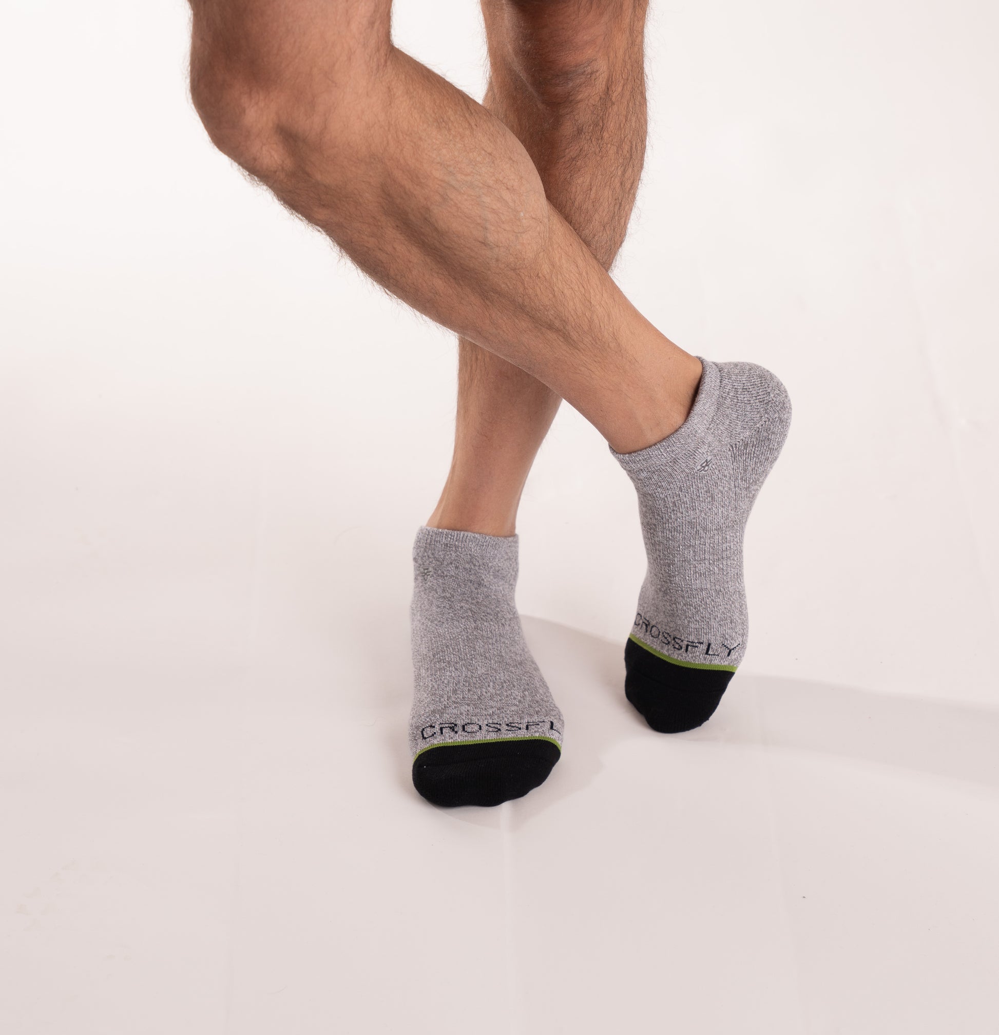 Crossfly men's Original Low Socks in grey from the Everyday series, featuring Flat Toe Seams and 360 Hold.