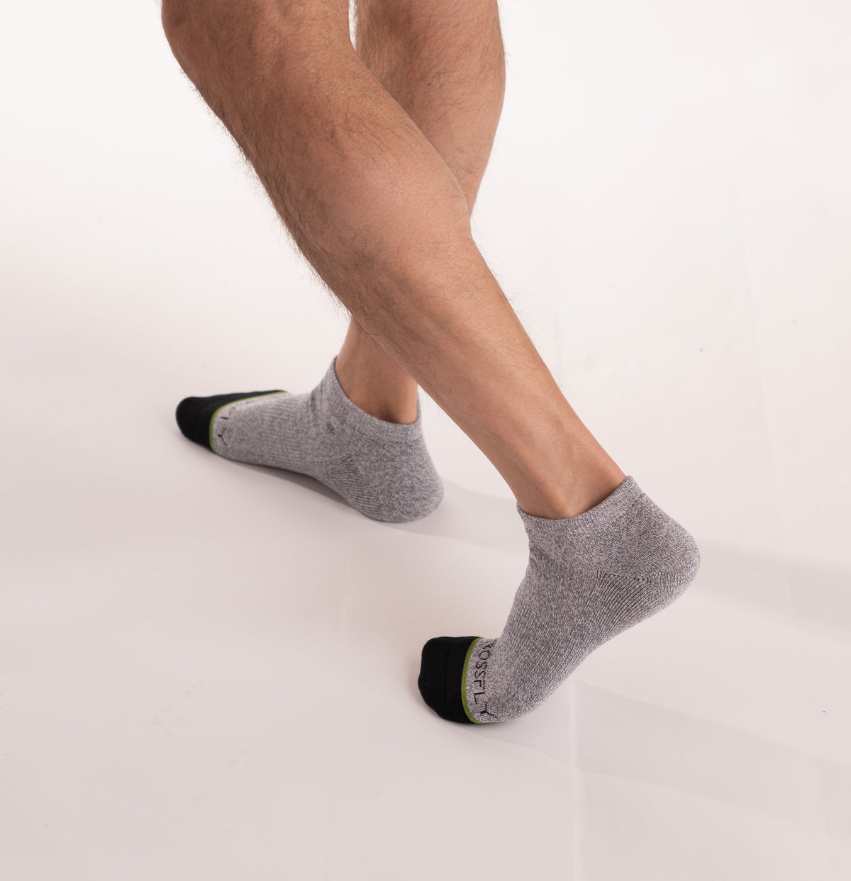Crossfly men&#39;s Original Low Socks in grey from the Everyday series, featuring Flat Toe Seams and 360 Hold.