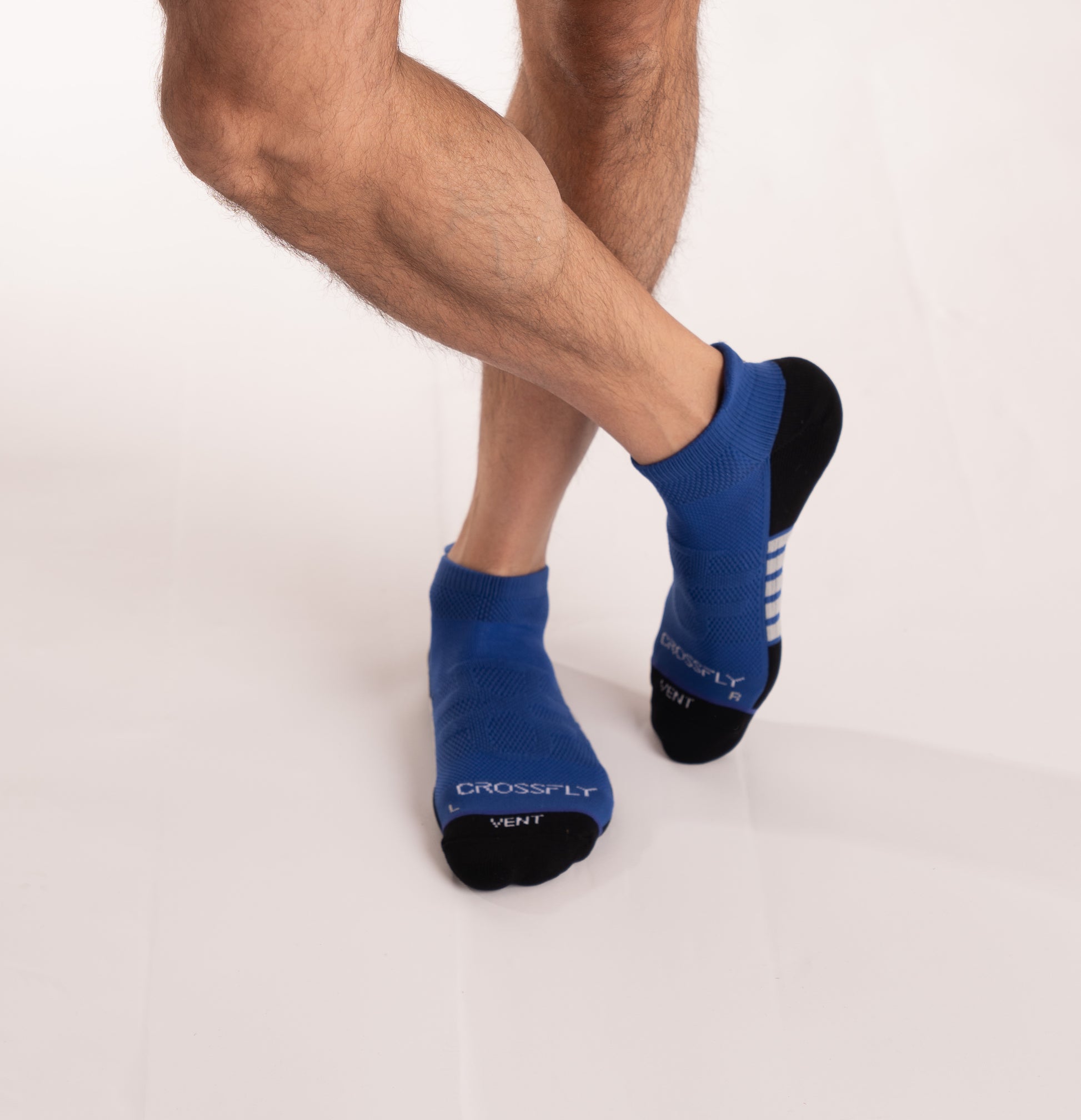 Crossfly men's Vent Low Socks in royal / black from the Performance series, featuring AirVent and AirBeams.